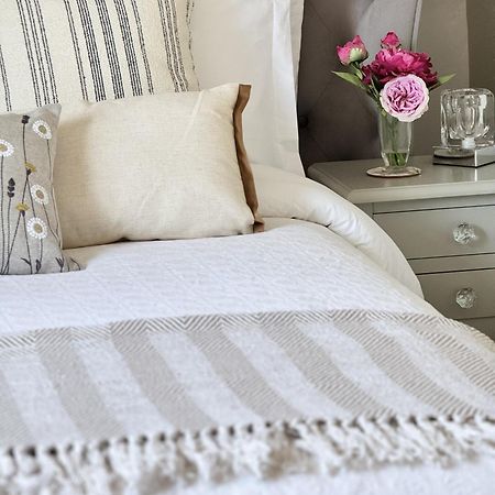 'Bramley Fall Cottage' ' On Site Ev Point - Attached Cottage,3 Separate Bedrooms -1 On Ground Level, Sleeps 6, 2 Bathrooms, Sandy Wittering Beach 8Min Drive, Rural Location, Child Friendly, Small Breed Dog Friendly, Private Parking Чічестер Екстер'єр фото