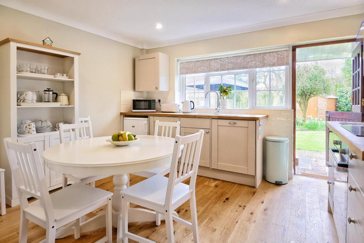 'Bramley Fall Cottage' ' On Site Ev Point - Attached Cottage,3 Separate Bedrooms -1 On Ground Level, Sleeps 6, 2 Bathrooms, Sandy Wittering Beach 8Min Drive, Rural Location, Child Friendly, Small Breed Dog Friendly, Private Parking Чічестер Екстер'єр фото