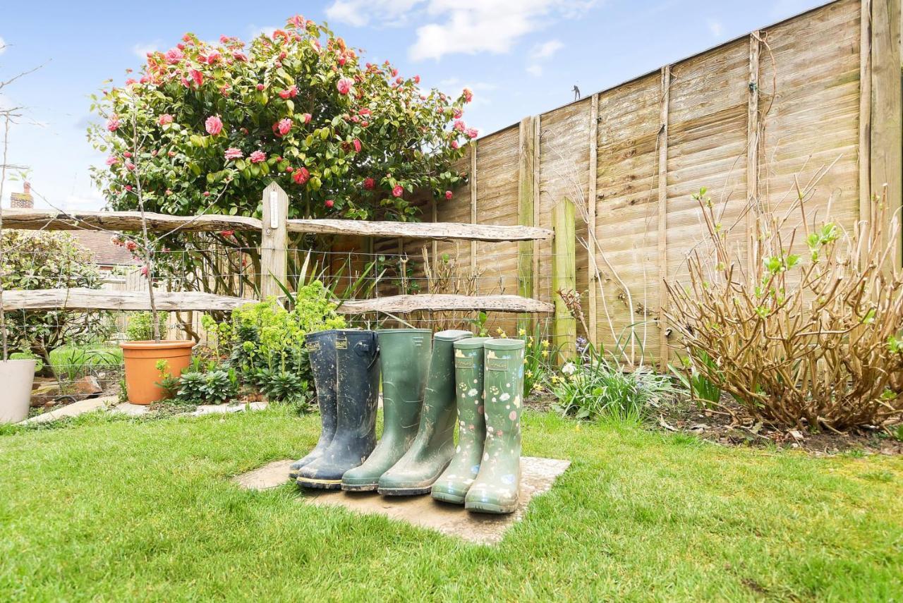 'Bramley Fall Cottage' ' On Site Ev Point - Attached Cottage,3 Separate Bedrooms -1 On Ground Level, Sleeps 6, 2 Bathrooms, Sandy Wittering Beach 8Min Drive, Rural Location, Child Friendly, Small Breed Dog Friendly, Private Parking Чічестер Екстер'єр фото