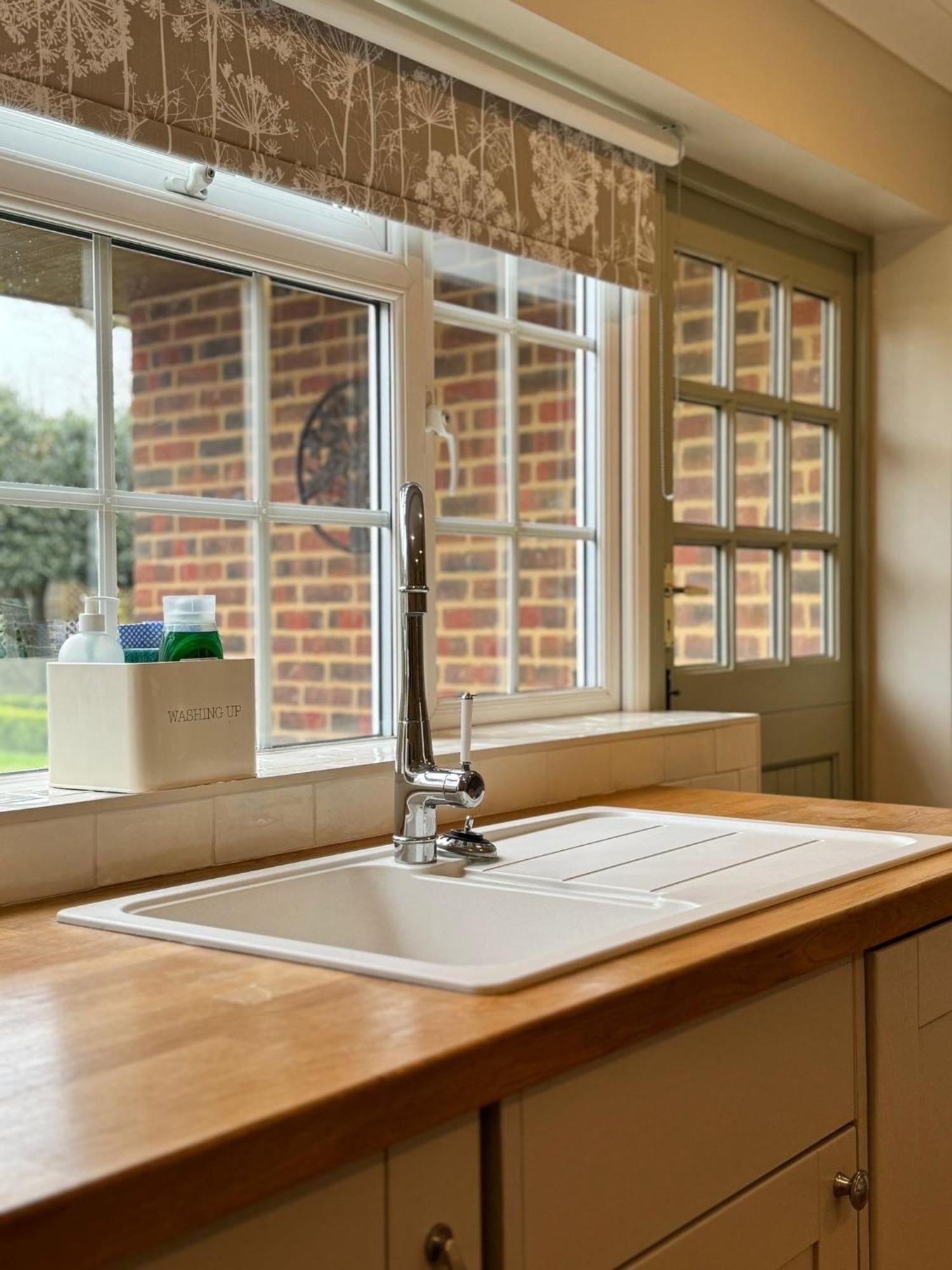 'Bramley Fall Cottage' ' On Site Ev Point - Attached Cottage,3 Separate Bedrooms -1 On Ground Level, Sleeps 6, 2 Bathrooms, Sandy Wittering Beach 8Min Drive, Rural Location, Child Friendly, Small Breed Dog Friendly, Private Parking Чічестер Екстер'єр фото
