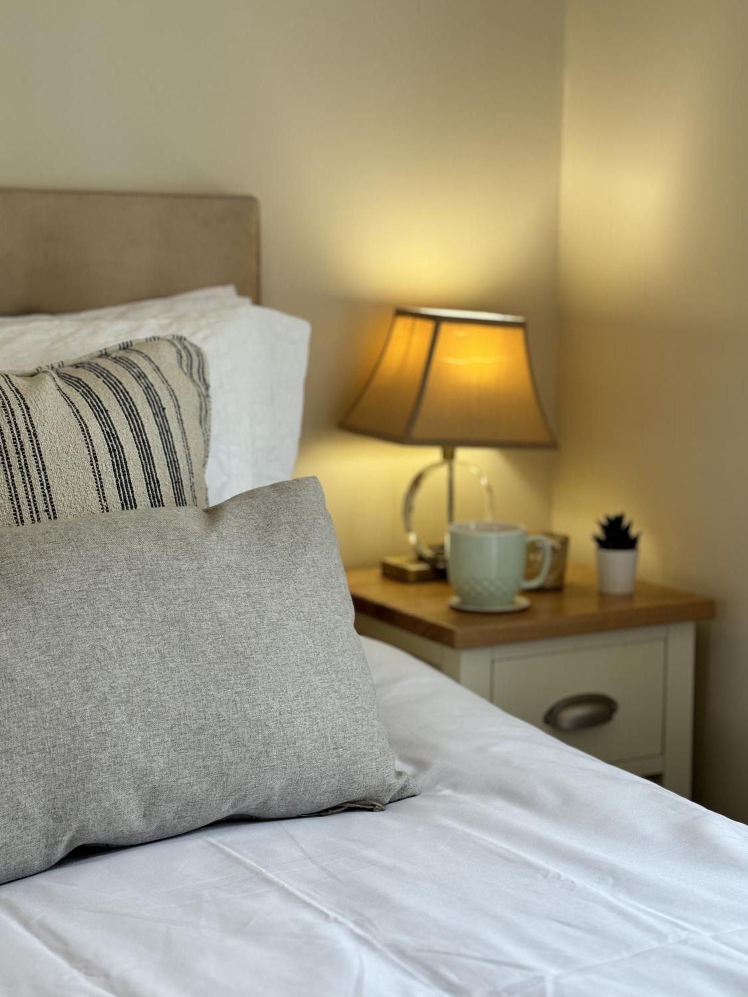 'Bramley Fall Cottage' ' On Site Ev Point - Attached Cottage,3 Separate Bedrooms -1 On Ground Level, Sleeps 6, 2 Bathrooms, Sandy Wittering Beach 8Min Drive, Rural Location, Child Friendly, Small Breed Dog Friendly, Private Parking Чічестер Екстер'єр фото