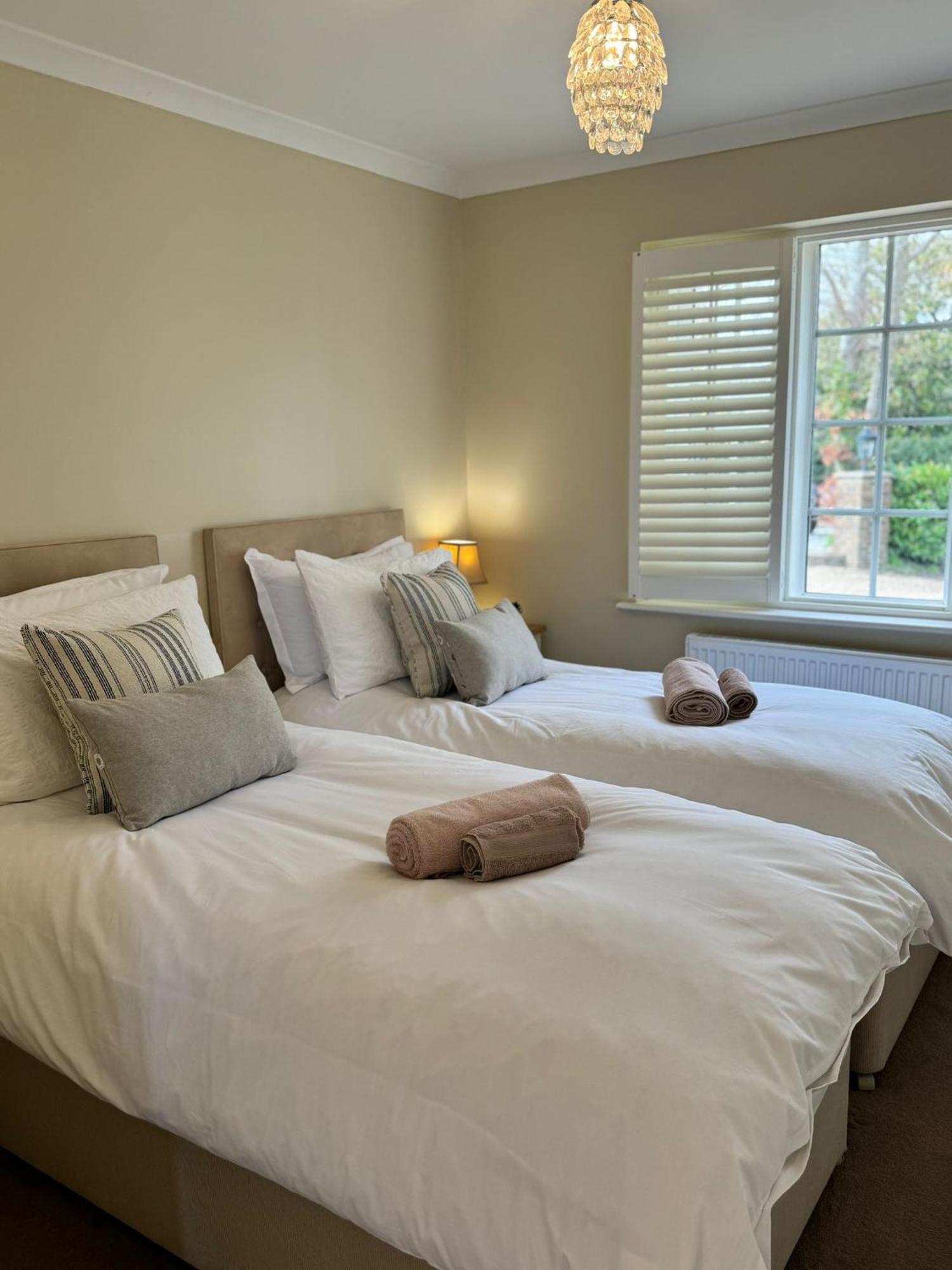 'Bramley Fall Cottage' ' On Site Ev Point - Attached Cottage,3 Separate Bedrooms -1 On Ground Level, Sleeps 6, 2 Bathrooms, Sandy Wittering Beach 8Min Drive, Rural Location, Child Friendly, Small Breed Dog Friendly, Private Parking Чічестер Екстер'єр фото