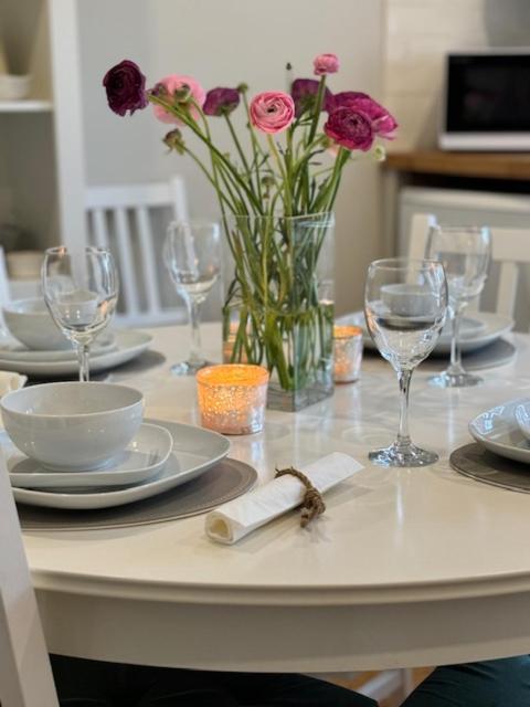 'Bramley Fall Cottage' ' On Site Ev Point - Attached Cottage,3 Separate Bedrooms -1 On Ground Level, Sleeps 6, 2 Bathrooms, Sandy Wittering Beach 8Min Drive, Rural Location, Child Friendly, Small Breed Dog Friendly, Private Parking Чічестер Екстер'єр фото